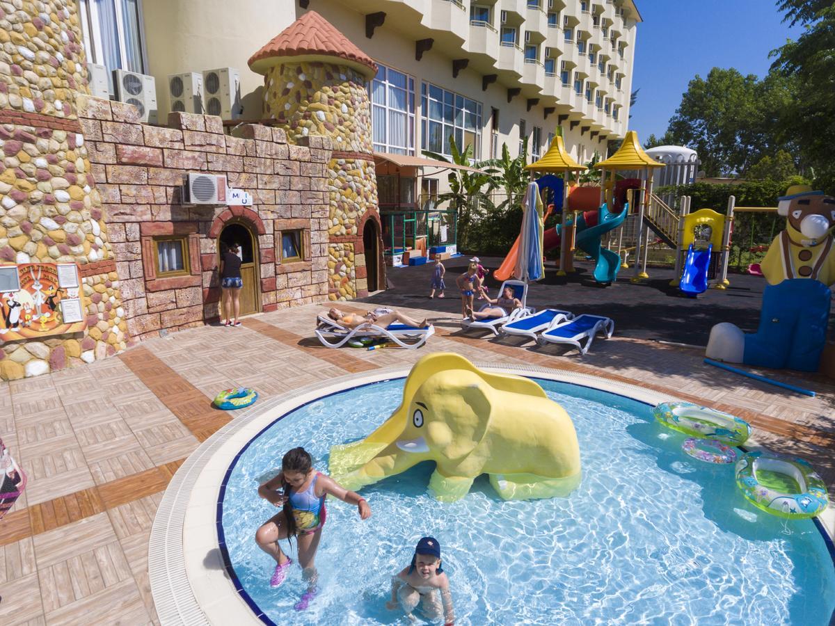 Nova Park Hotel Side Exterior foto